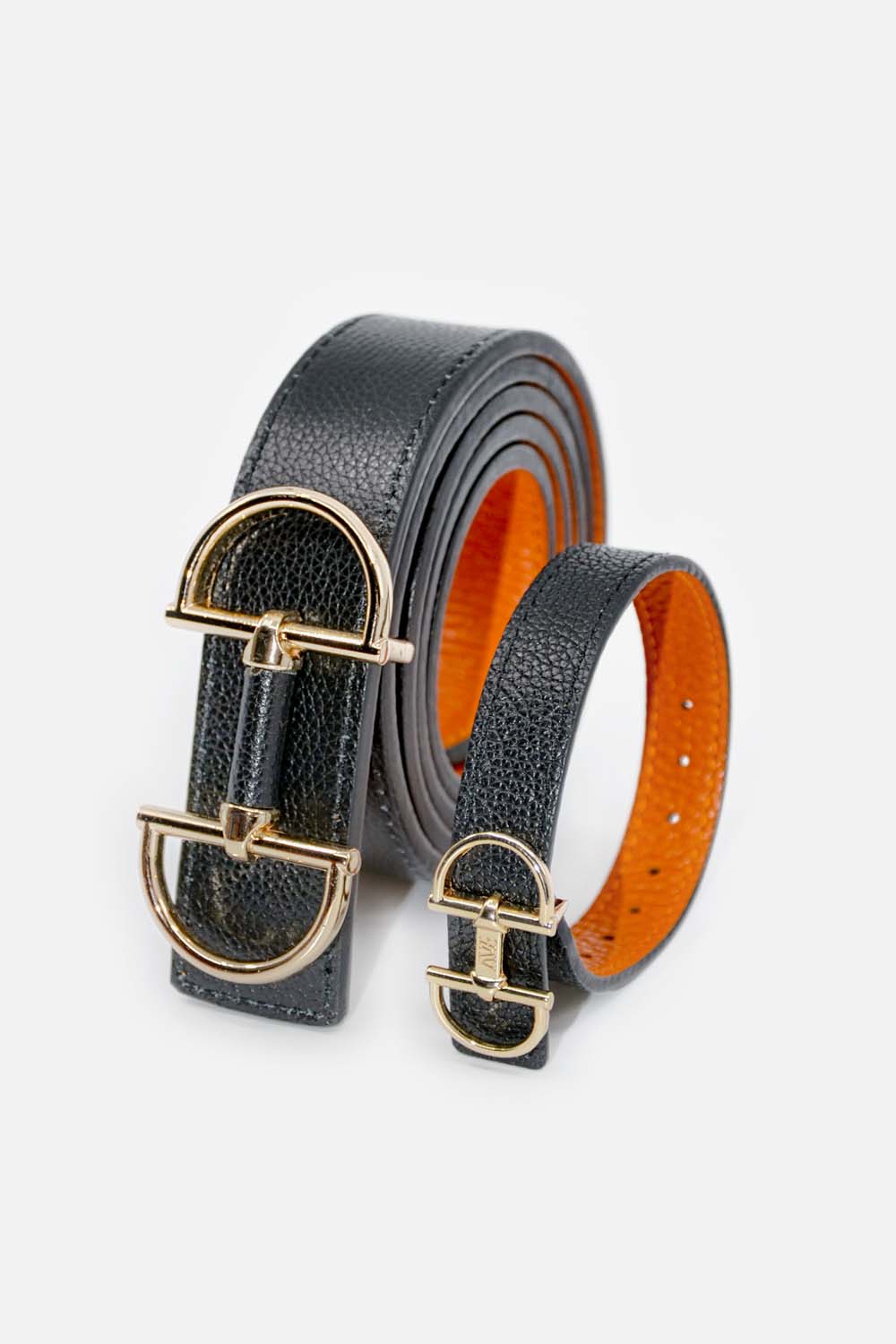 Jewelry bracelet made of leather with a snaffle as a clasp and a box