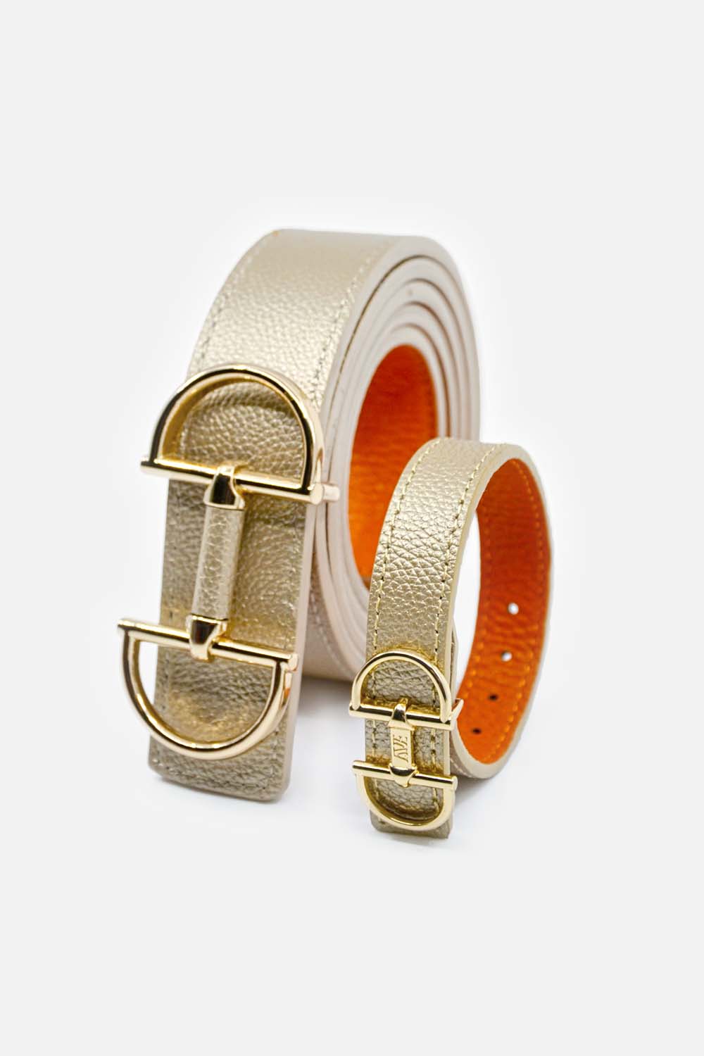 Jewelry bracelet made of leather with a snaffle as a clasp and a box