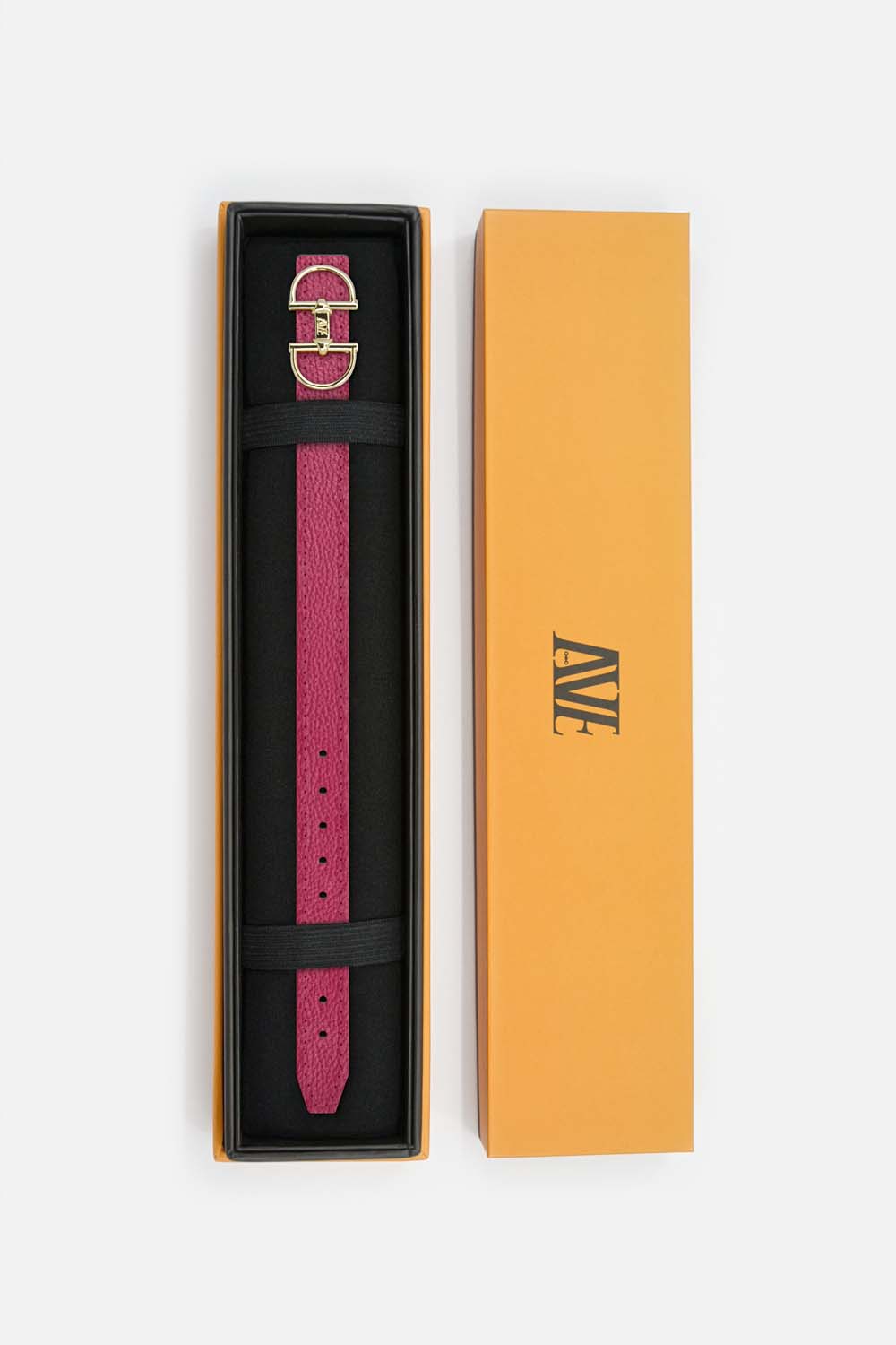 Jewelry bracelet made of leather with a snaffle as a clasp and a box