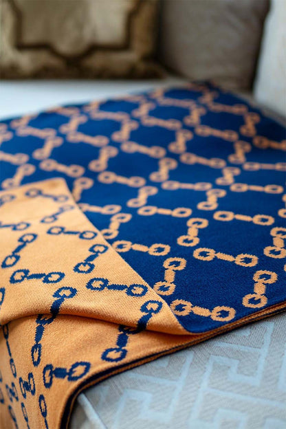 Reversible blanket made of cotton with snaffle pattern